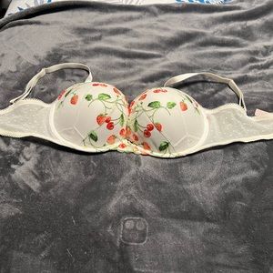 Victoria’s Secret 34 DDD bra